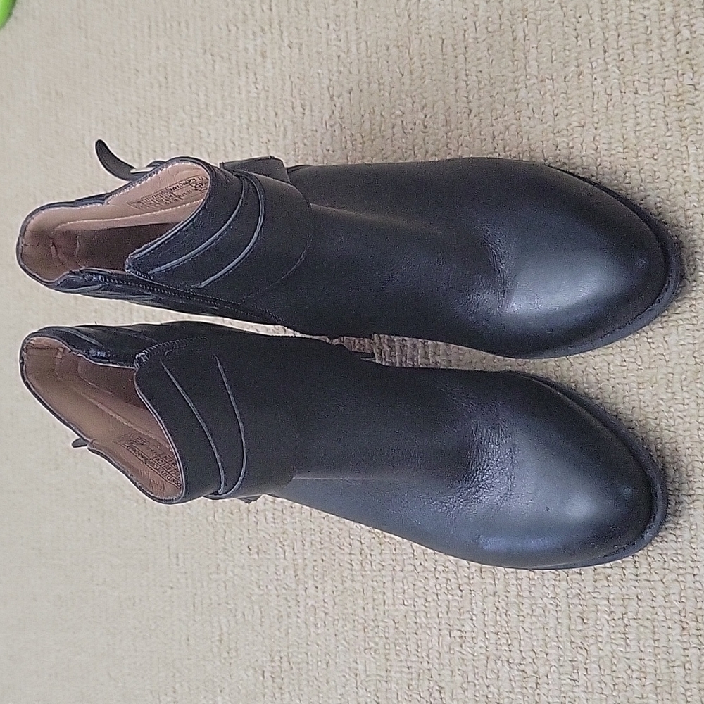 Vionic Upright Trinity, Size 7 - image 1